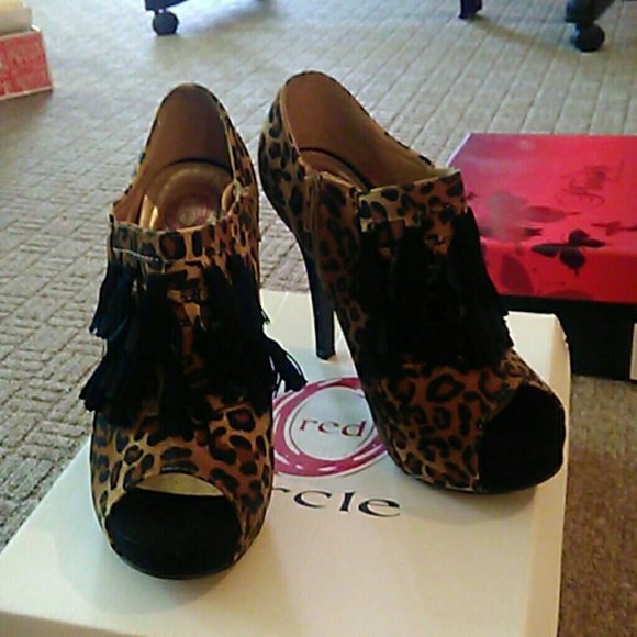 Shoes - Size 8 pumps last chance